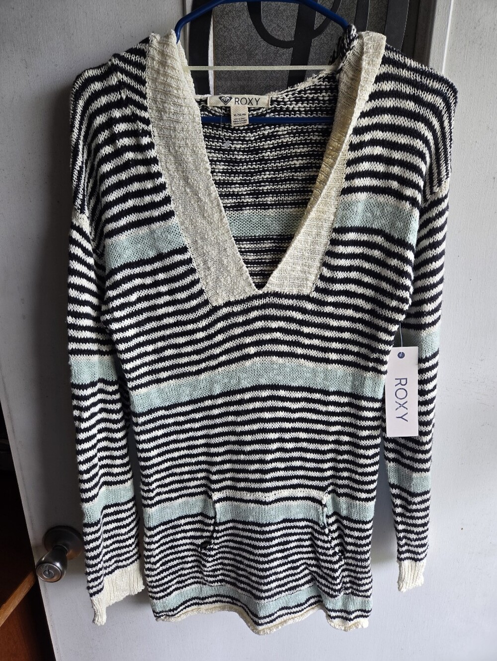 Roxy Women's V-Neck Hooded Sweater NWT